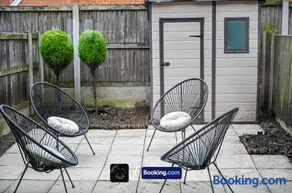 Cosy 4-Bed House l Garden l Free Parking l WiFi l Specious l Hosted by The Cosy Corner Nationwide - Image 4