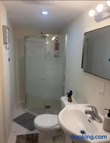 House 4 Bedrooms 6 beds 3 bath family friendly Quite and relaxation area - Image 1
