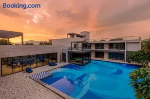 StayVista's House of Nine - 9BHK with Pool Table & Jacuzzi - Image 2
