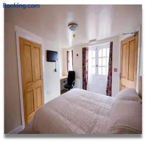 The Queens Head - Image 4