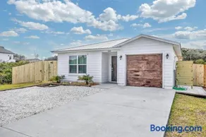 Butler Beach Bliss Modern Beach Vacation Home - Image 1