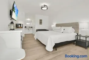 The Shores Hotel - Image 2