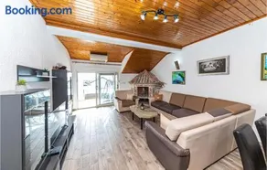 Beautiful Apartment In Kastel Stafilic - Image 2