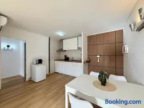 Skyline Pool Apartment - Image 2