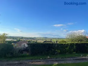 Springbank is a 4 bed gorgeous home in wallington - Image 2