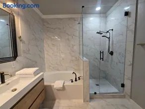 Renovated 4BR 6 Bed 3 and a half Bath Near DFW Airport - Image 3