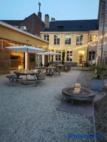 Skindles Guesthouse - Image 1