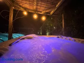 Guest house with private pool & jacuzzi - Image 2