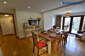 Woodvilla Lodge - Image 4