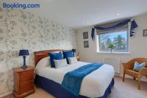 45 Guthrie Court, Fantastic top floor apartment next to Gleneagles - Image 5