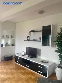 City view & pool apartment - Image 4