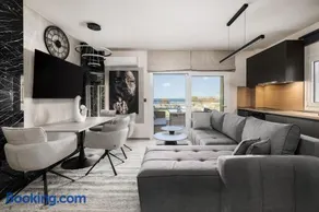 Blazer suite on the sea - Image 1