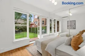 Neutral Bay Village Living - Modern Comfort - BB009 - Image 3