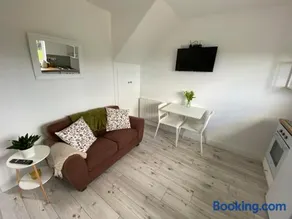 Hillview Apartment - Image 1
