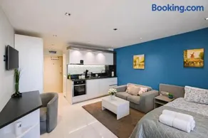 N9 Studentski Loft - Cozy Apt with Private Parking - Image 3