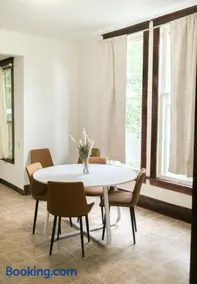 Charming Spacious 3BR Pet-Friendly Retreat - Image 2