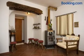 Cottage home at South Chania - Image 1