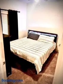 New! 1 Bed 1 Bath Medical Center NRG Area Middle of Everywhere - Image 2