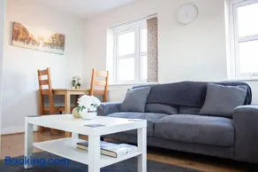 Large 1st Floor Open Plan Apartment - Image 2