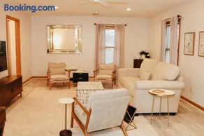 Cozy bungalow in the heart of historic Marysville - Image 2