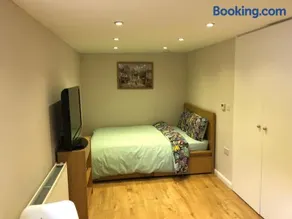 Agars Place, Datchet - Image 3