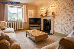 The Maze Garden Cottage by Mint Stays - Image 4