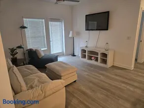 Corporate Luxe 2BR 2BA Apartment with Serene Water View 5 min from JAX Airport - Image 3