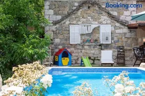 Holiday House near Split with heated pool - Image 5