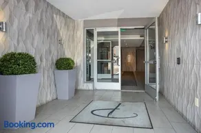 Serene 1 Bedroom apartment with fitness room in SF - Image 3
