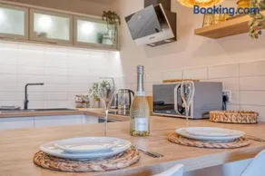 Stylish and modern city centre apartment with easy parking - Image 3