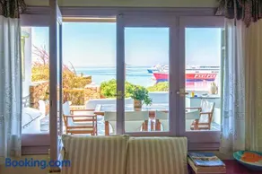 Tourlos Beachfront House in Mykonos - Image 1