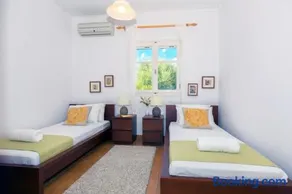 The Bay House - Image 4