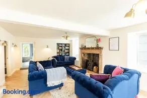 OLD BANK HOUSE - Family & Friends Retreat with Hot Tub Rental Available - Image 1