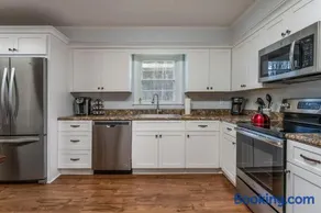 Bike Path Getaway in Town · On bike path, NEW KITCHEN,walk to St - Image 1