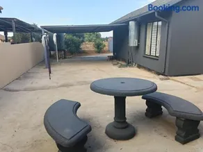 Lapeng Mogwase Free Parking-Free WIFI - Image 4