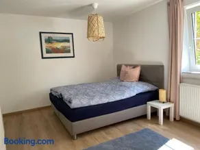 Schöne Wohnung mit Pool und Sauna zum Wohlfühlen - Image 2
