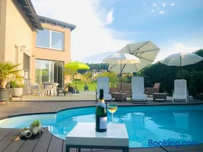 Elegant Villa with Private Pool - Image 4