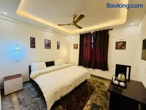 Hotel Oxygen La Vida Stay- Couple Friendly-Noida Sector 18 - Image 2