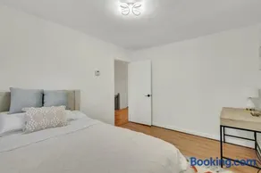 townhouse style two level apartment - Image 4