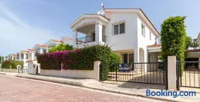 Villa Safia - 3BR Retreat with Private Pool near Coral Bay Beach - Image 2