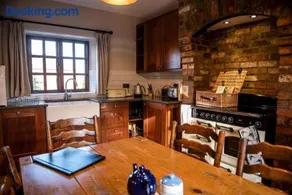 Luxury Large Group Accommodation with Hot Tub - Image 5