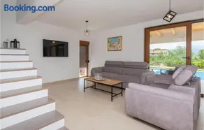 Luxurious Home In Donji Prolozac - Image 2