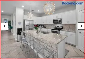 Sunny Lakefront Retreat - Image 4