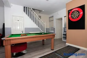 Luxury Hot Tub Entertainment Room Central Park - Image 3