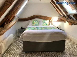 3 The Olde Barn Apartments - Image 4