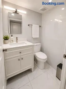 Parkside luxury suite and EV station - Image 5