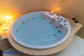 Villa Dolce Vita - Vista Colline, Jacuzzi, 3Suites & 5min dal mare - Image 1