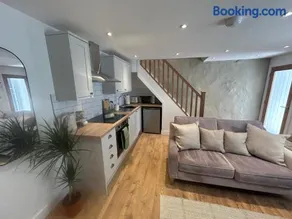 Cosy modern miners cottage - Image 3