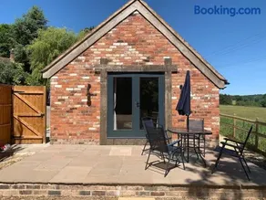 3 Bed 2 Bath Cosy Rural Barn Conversion-Parking - Image 5