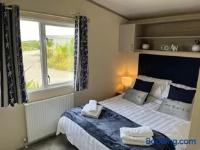 Sea Breeze Escape - Image 2